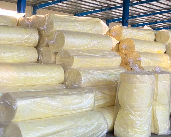 玻璃棉卷氈具有卓越的絕熱性能與結(jié)構(gòu)強(qiáng)度